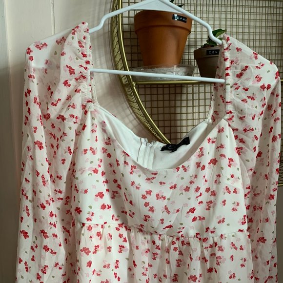 Floral , Flowy Dress from Trixxi - Picture 2 of 3